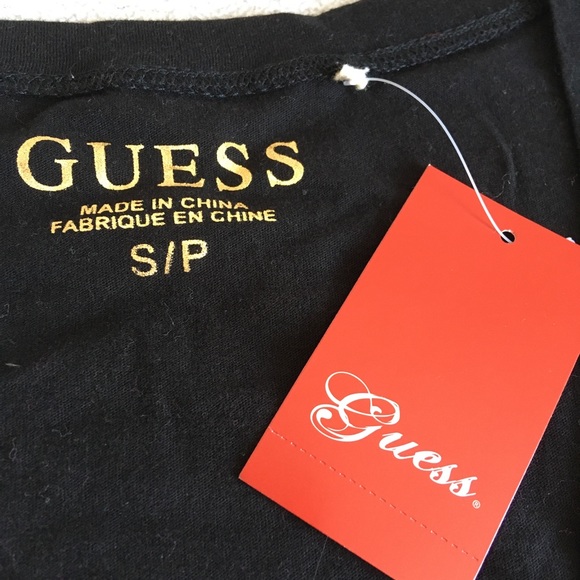 3 for 20$ 🆕 GUESS v-neck t-shirt - Picture 3 of 5
